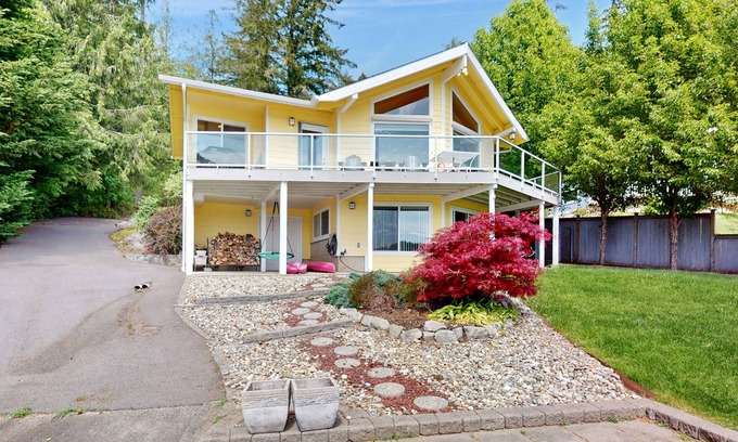 Agate House | Private Waterfront Living with PNW Charm & Outdoor Adventure