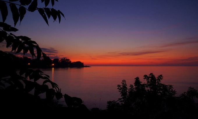 Toledo Cottage | Private WATERFRONT ROOM W/Private deck in SHARED COTTAGE