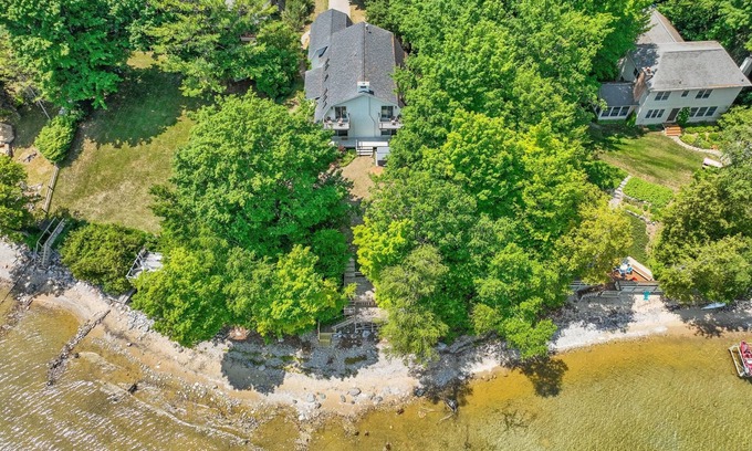 Suttons Bay House | Private Waterfront on West Bay with Hot Tub!
