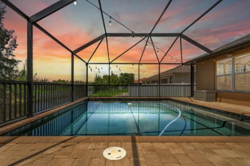Trafalgar House | Private Waterfront Villa Heated Pool Pool Table Villa Heat Wave - Roelens Vacations