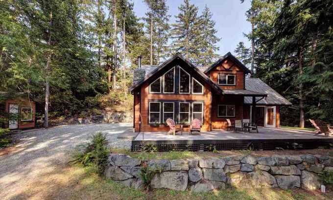 Madeira Park House | Private West-Coast Inspired Cabin in the Woods
