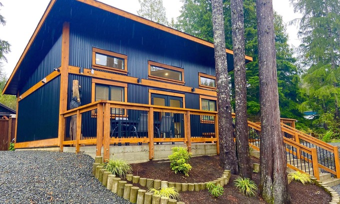 Port Renfrew House | Private West Coast Cottage w/firepit - 2 mins walk to seaside pubs and marinas!
