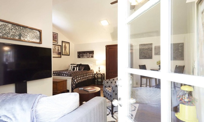 Willow Glen Apartment | Private Willow Glen Studio Guesthouse