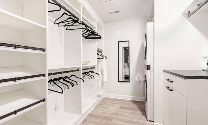 Franklin House | Private Wooded Guest House - Franklin/Brentwood