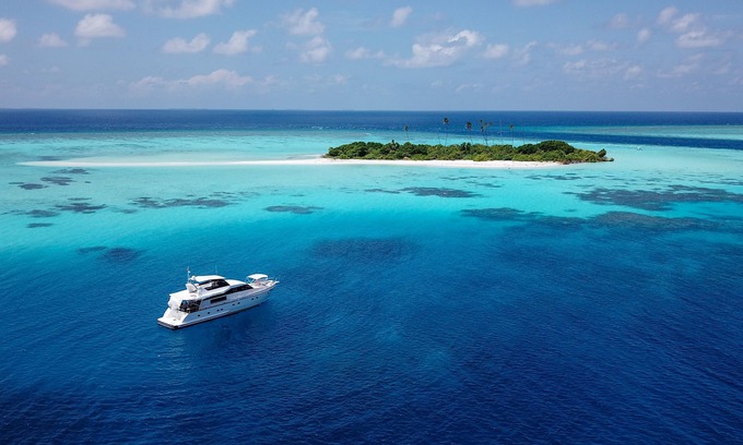 Hulhumale Boat Rental | Private yacht