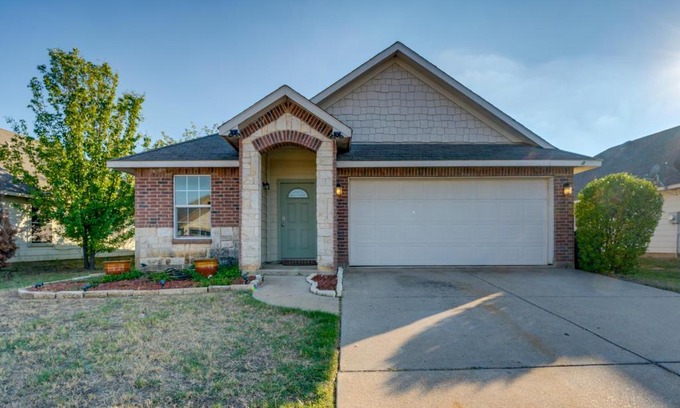 Fort Worth House | Private Yard and Patio Fort Worth Family Home