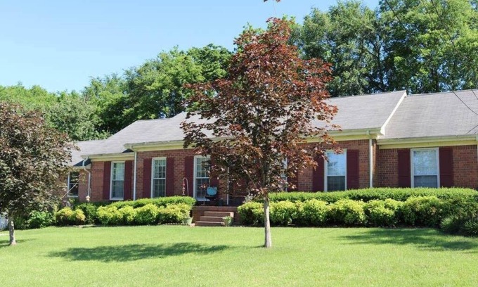 Hendersonville House | Private Yard with 3-Bedroom Retreat