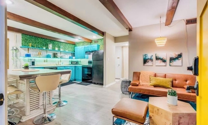 Johnson City House | PrivateOasis Grill-Firepit-Private Hike-Gameroom-DTJC-King-Queen-2Futons-I26ETSU