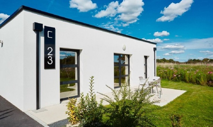 Le Gavre House | Privatif family cottage, heated and covered swimming pool next to a huge forest