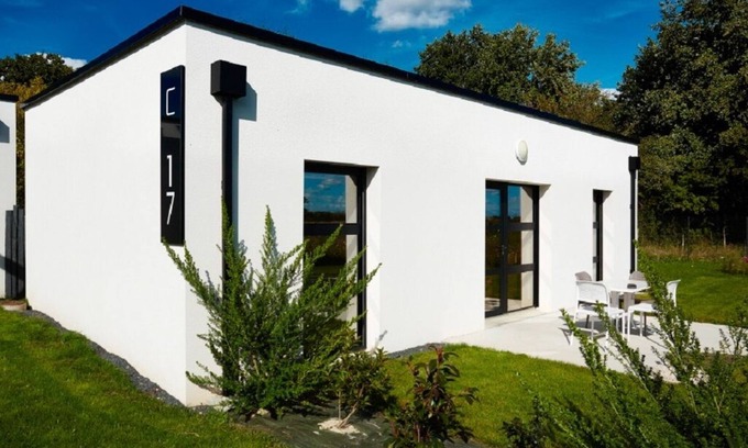 Le Gavre House | Privatif family cottage, heated and covered swimming pool next to a huge forest