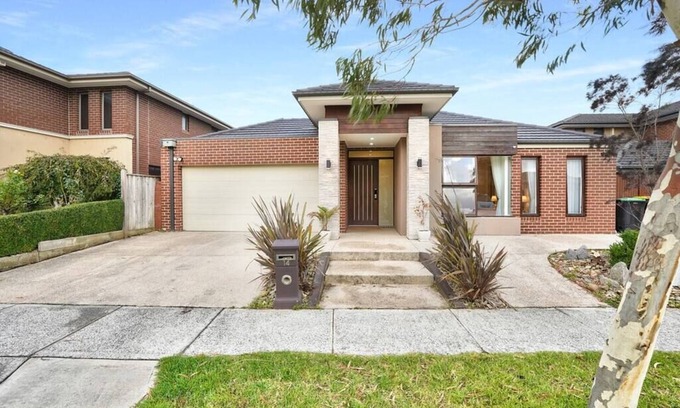 Keysborough House | Prized Keysborough 5 bedroom Family Home*