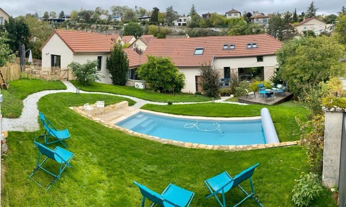 Dijon House | Proche centre ville, gîte 4 étoiles avec piscine