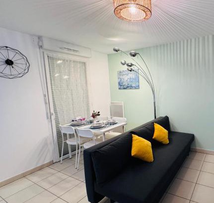 Bussy-Saint-Georges Apartment | Proche Disney Paris Appartement cosy et familial pour 4 Pers-Wifi-Parking Privé