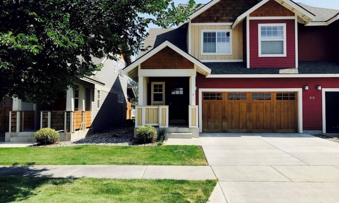 Valley West House | Prof. Decorated 3BR Townhouse