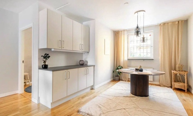 Ostermalm Bed & Breakfast | Professionally Styled 100 SQM Apartment - Stockholms Finest Area Östermalm