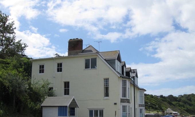 Totland Bay Apartment | Promenade Deluxe Apartment 5