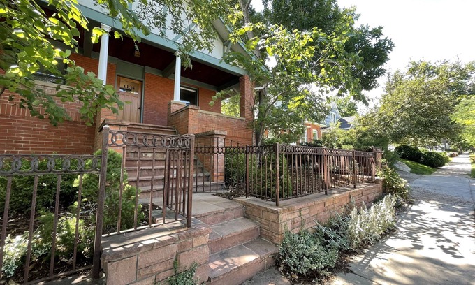 Newlands Condo | PROMO 10% MONTHLY DISCOUNTn 4 Bedroom + 2 Office Downtown Boulder!