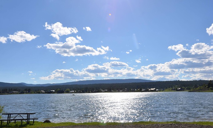 Lake Hatcher Park House | PROMO 15% WEEKLY /20% MONTHLYnModern Lakeview Retreat with Lots of Personality