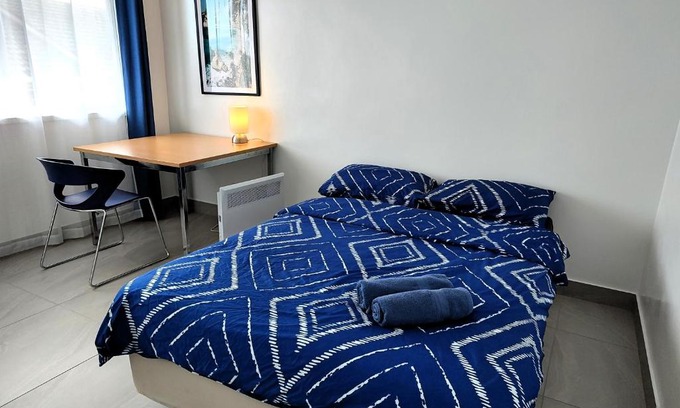 Oak Park Villa | PROMO! 2-Bedroom Home Near Airport, Train Station!