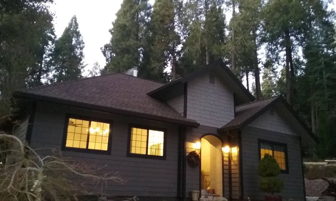 Nevada City House | PROMO 20% WEEKLY/35% MONTHLY DISCOUNTnCustom new cottage,secluded, with hot tub.