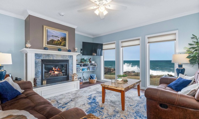 Depoe Bay Condo | Promo! Beautiful Oceanfront Condo, Wifi, HDTV, DVD, Hot Tub and Indoor Pool!