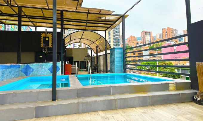 Zona Rosa Apartment | $ PROMO $ Big Rooftop Apt 10 BDRM w/Pool @Poblado