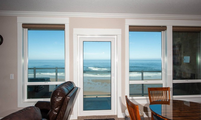 Lincoln City Condo | Promo! Oceanfront Condo - Private Hot Tub, WiFi, Smart HDTV and Indoor Pool!