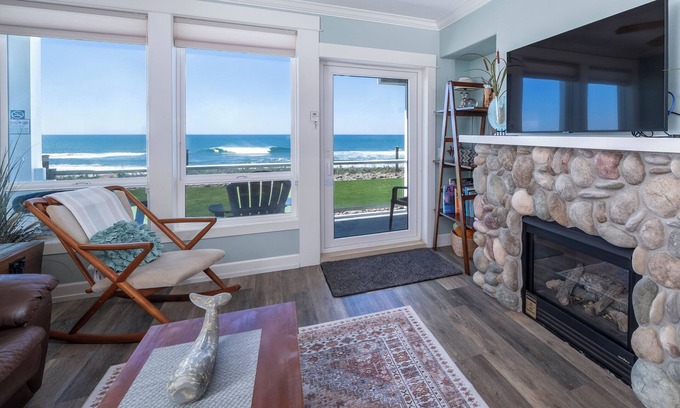 Lincoln City Condo | Promo! Stunning Oceanfront Condo-Private Hot Tub, WiFi, Indoor Pool & HDTV!