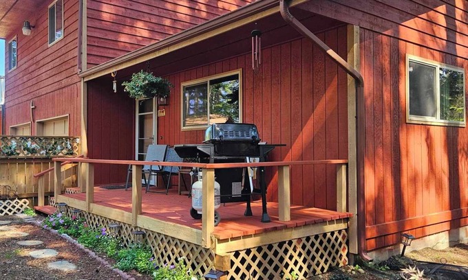 Hoodsport Apartment | Promotional Pricing! Graceful Getaway Studio - Lake Cushman and Olympics await!