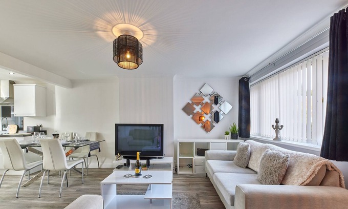 Newcastle-upon-Tyne House | Properties Unique | Kingston