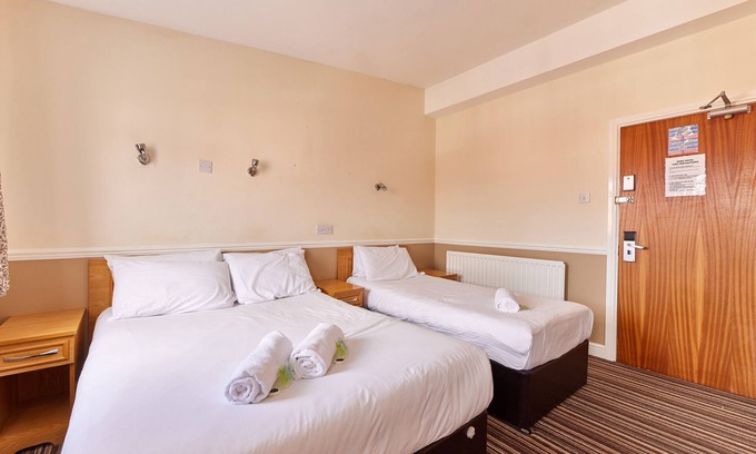 Jesmond Bed & Breakfast | Properties Unique | Dene Rooms Family 31