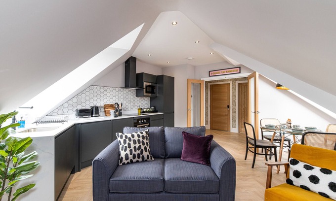 Heaton Apartment | Properties Unique | Chelmsford Loft 6