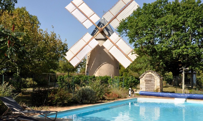 Saint-Chels House | Property 2 stone towers large shady enclosed garden with large swimming pool