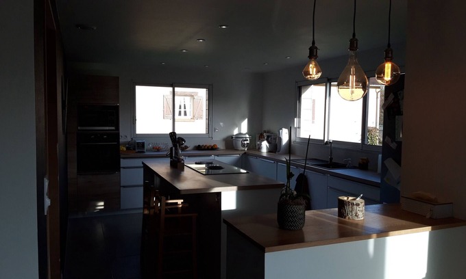 Arnage House | Property 300m from the 24 hour circuit of Le Mans