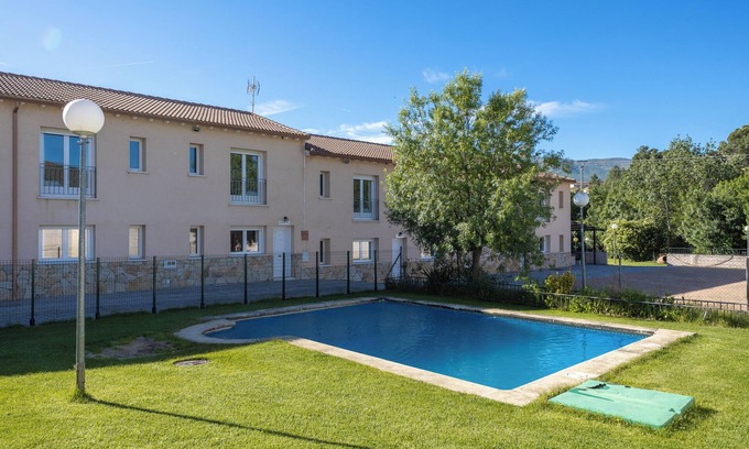 Burgohondo Resort | Property In A Holiday Village 'Las Gargantas De Gredos' with Mountain View and Air Conditioning