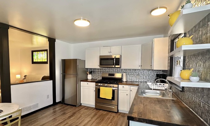 St. Louis House | Property on Primm