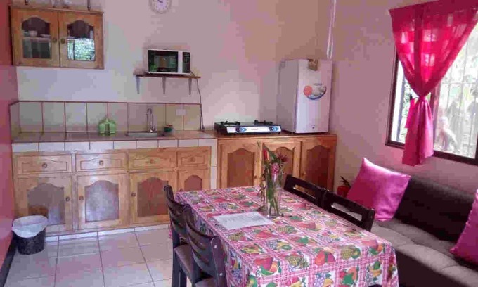 Jinotepe House | Property on the edge of town, in a lush garden.
