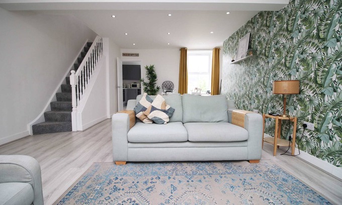 Treorchy House | Prospect Cottage: Stunning Rhondda Valley