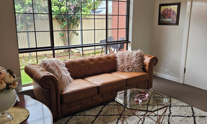 Prospect House | Prospect guest house 4km Oval/CBD 2 bathrms/double private carport