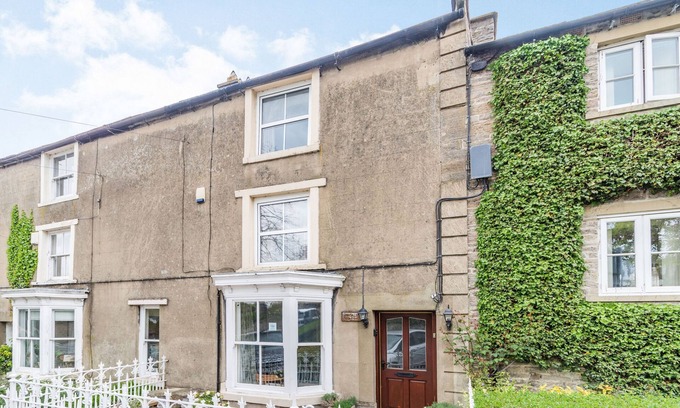 Middleham Cottage | PROSPECT HOUSE, family friendly, with open fire in Middleham