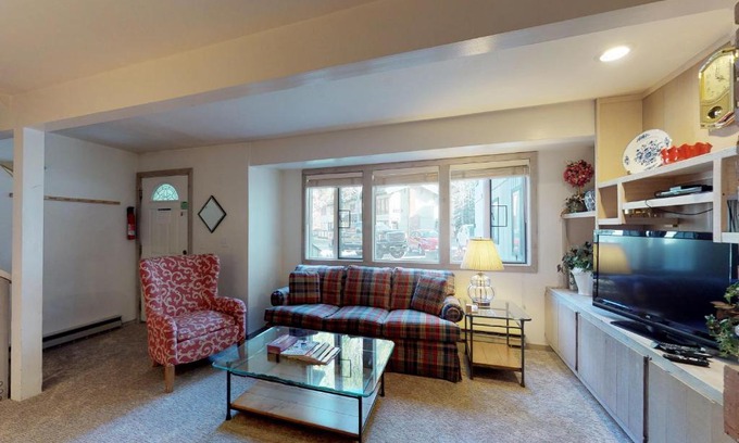 Warm Springs Apartment | Prospector Condo