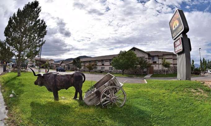 East Ely Hotel | Prospector Hotel & Casino