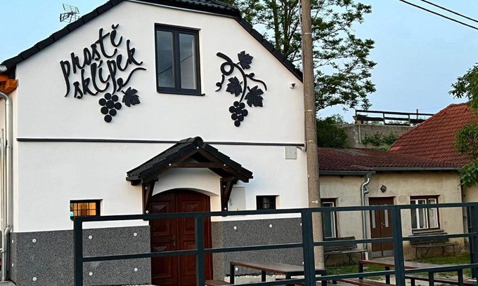 Jaroslavice Apartment | Prostě sklípek