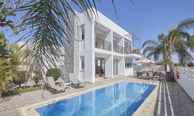 Kapparis Cottage | Protaras Pearl Villa PE17 - a villa that sleeps 6 guests in 3 bedrooms