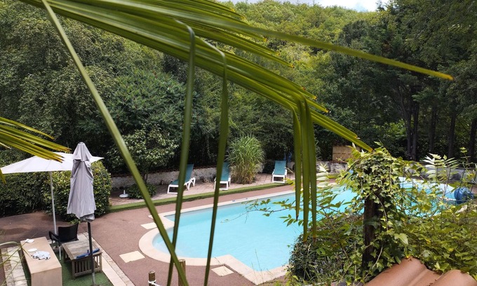 Lachapelle-Auzac House | Provençal gîte in the Dordogne Valley between Souillac and Sarlat. Swimming pool