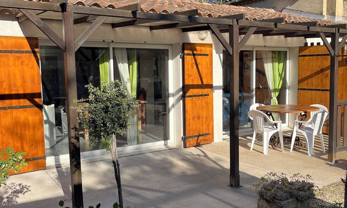Le Thor House | Provençal House countryside-1 to 8 people - 8 mn from village - swimming pool