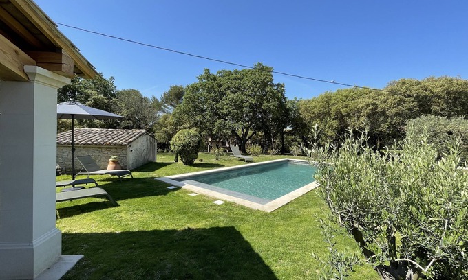 L'Isle-sur-la-Sorgue Other | Provencal farmhouse on a hillside surrounded by centuries-old olive and oak trees