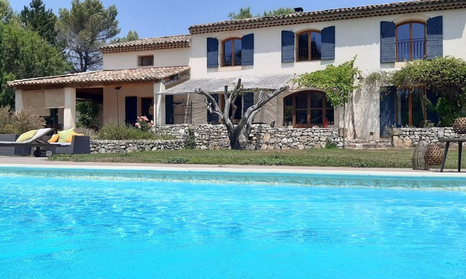 Venelles House | Provencal house near Aix en Provence with bowling pitch and swimming pool.