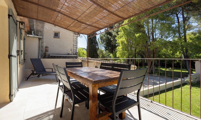 Eyguieres Apartment | Provencal Stay in the Heart of the Alpilles in Eyguières