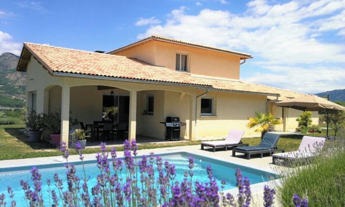 Curbans Villa | Provencal villa with swimming pool, between Gap and Sisteron